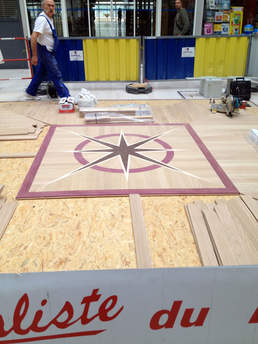 La pose du parquet du patio des Halles de Tours