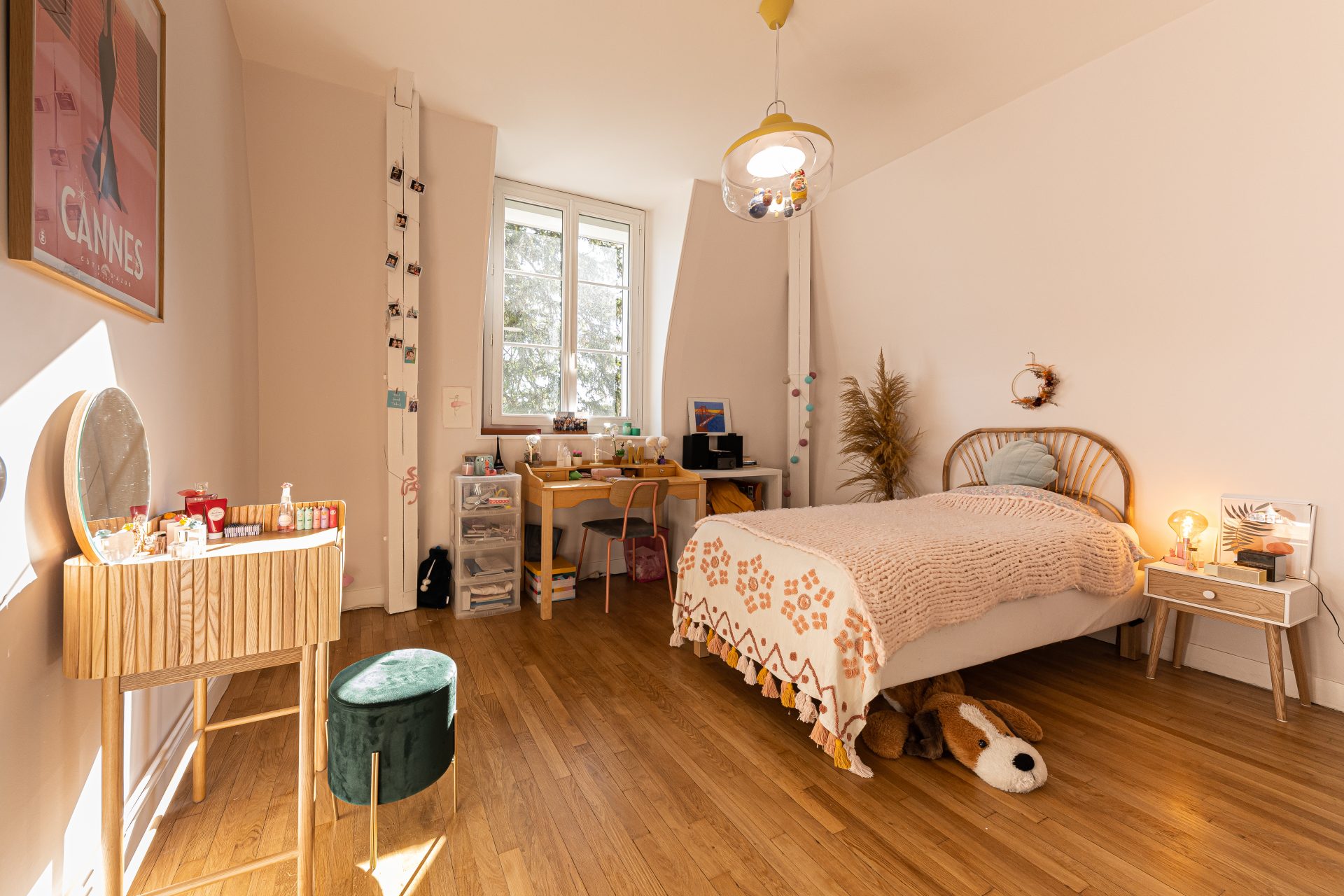 Pose de parquet dans une chambre d'enfant